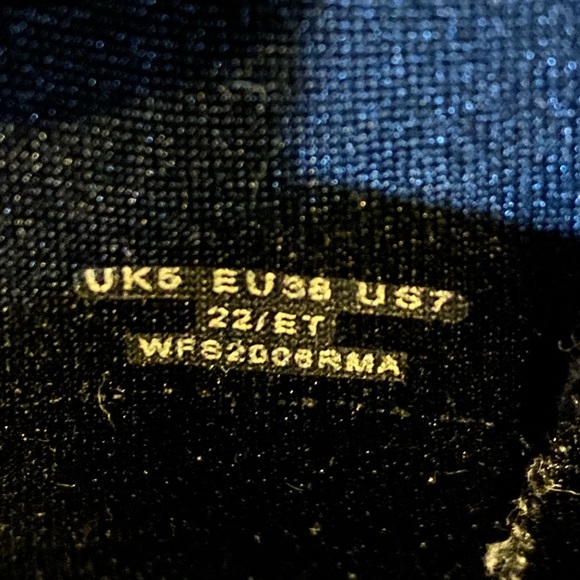 Authentic Hunter womens Chelsea boot. Worn once. Black rubber size 38. - Picture 5 of 8